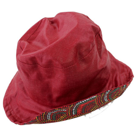 Chapeau de pluie rouge revers motif ethnique