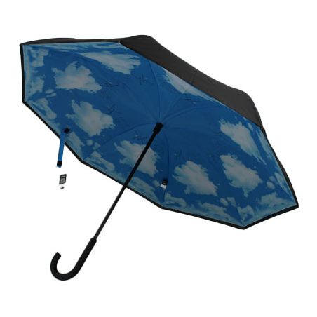 Parapluie inversé ciel bleu