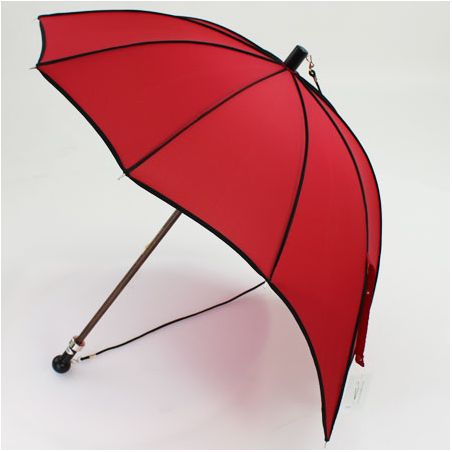 Parapluie bandoulière forme casquette rouge