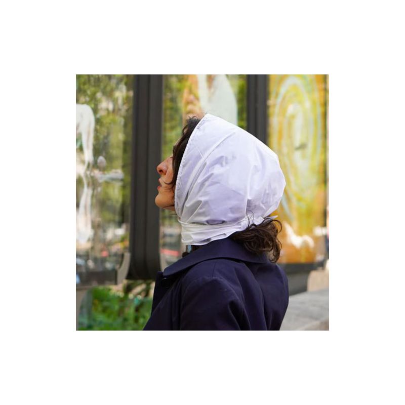 Capuche de pluie blanche
