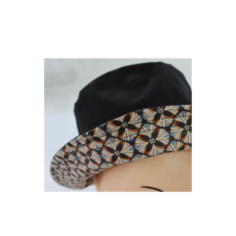 Chapeau de pluie noir revers motif géométrique
