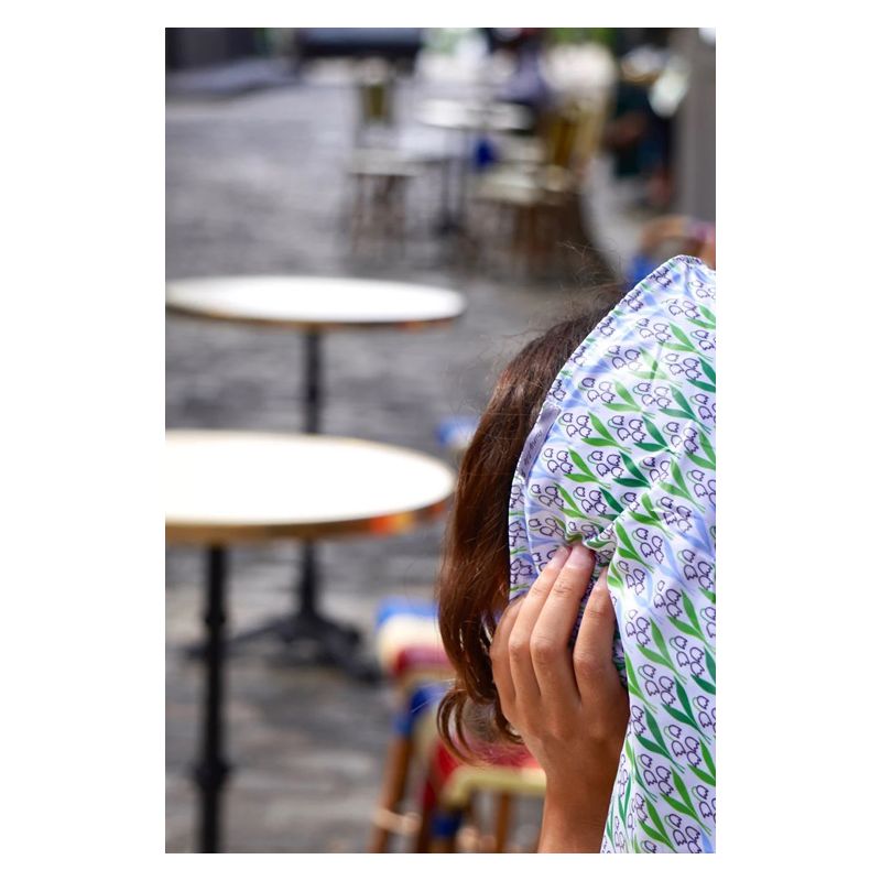 Capuche de pluie motif brin de muguet