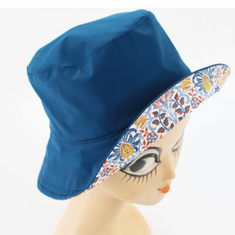 Chapeau de pluie bleu outremer revers floral
