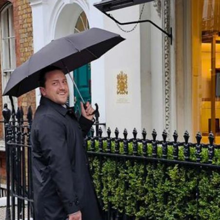 Parapluie pliant noir poignée courbe marque anglaise