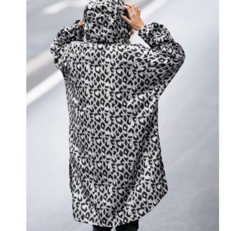 Poncho imperméable gris et noir léopard