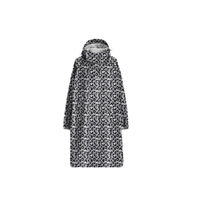 Poncho imperméable gris et noir léopard