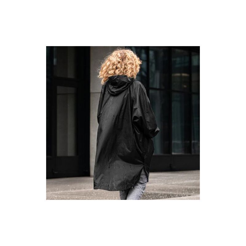 Poncho imperméable noir pour femmes