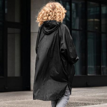 Poncho imperméable noir pour femmes