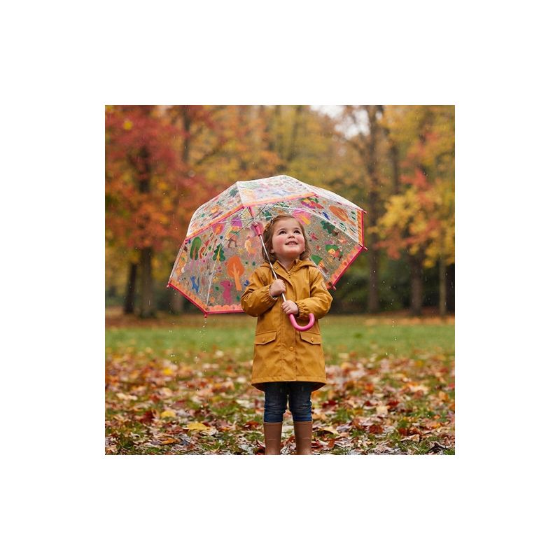 Parapluie cloche transparent dans les bois