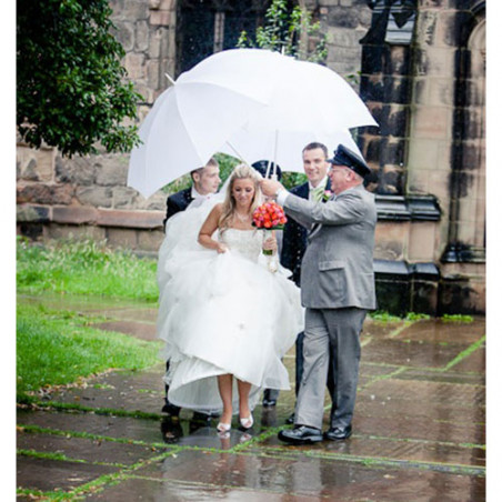 Grand parapluie blanc idéal mariage