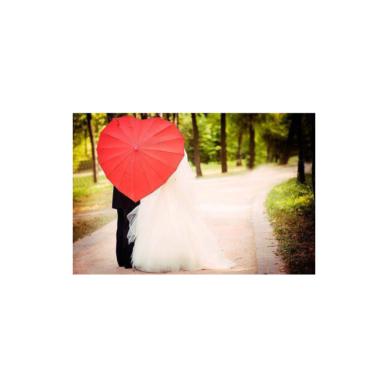 Parapluie en forme de cœur rouge