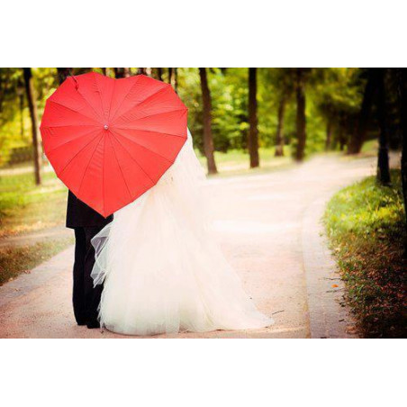 Parapluie en forme de cœur rouge