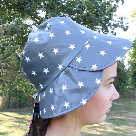 Chapeau de pluie gris avec étoiles bords croisés