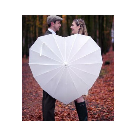 Parapluie en forme de cœur blanc
