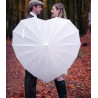 Parapluie en forme de cœur blanc