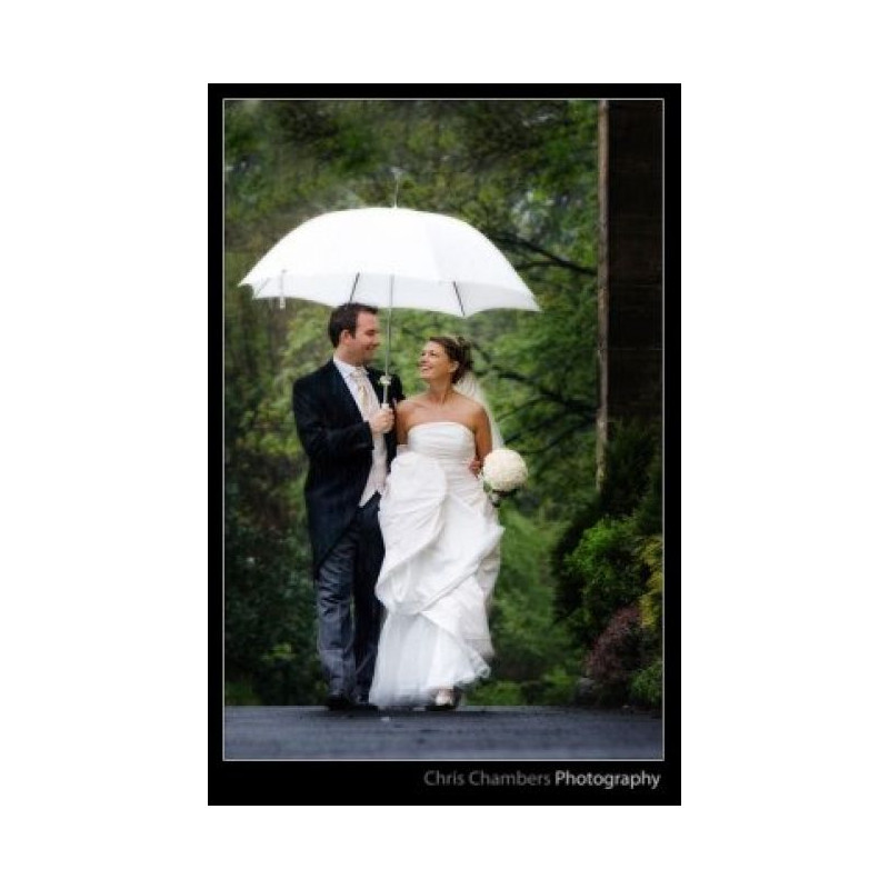 Grand parapluie blanc idéal mariage
