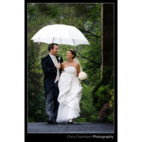 Grand parapluie blanc idéal mariage