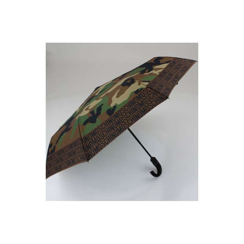 Parapluie pliant camouflage par Moschino